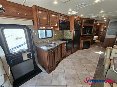 2014 Fleetwood Bounder 35K   - Photo 23 - Liberty, TX 77575