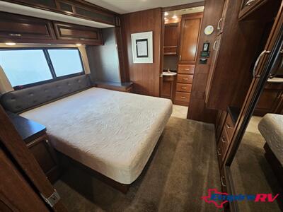 2014 Fleetwood Bounder 35K   - Photo 31 - Liberty, TX 77575