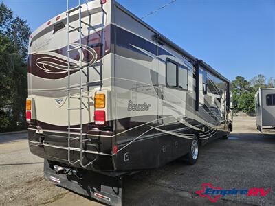 2014 Fleetwood Bounder 35K   - Photo 9 - Liberty, TX 77575