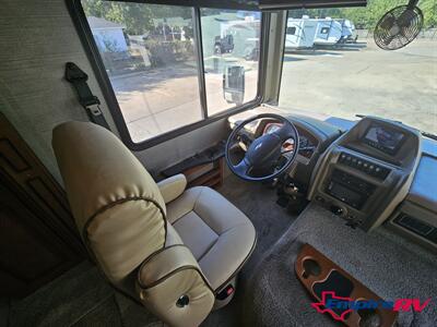 2014 Fleetwood Bounder 35K   - Photo 16 - Liberty, TX 77575