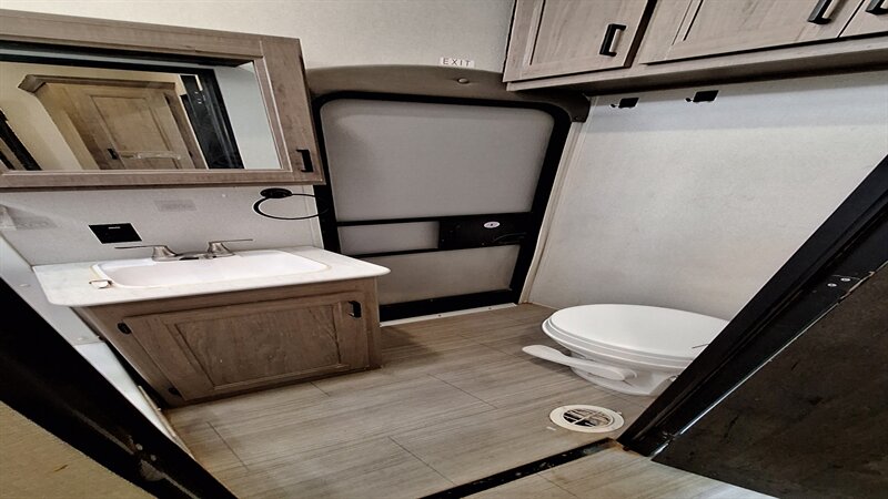 2021 Keystone Hideout 308BHDS - Photo 12 - Liberty, TX 77575