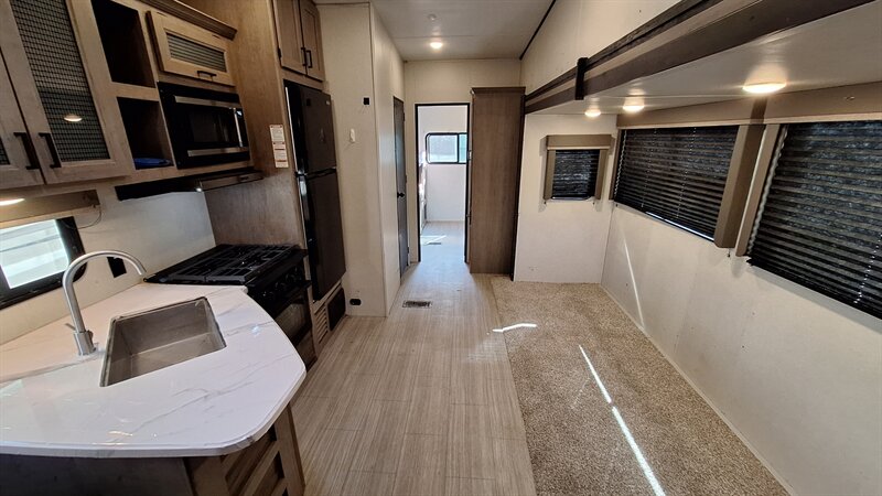 2021 Keystone Hideout 308BHDS - Photo 7 - Liberty, TX 77575