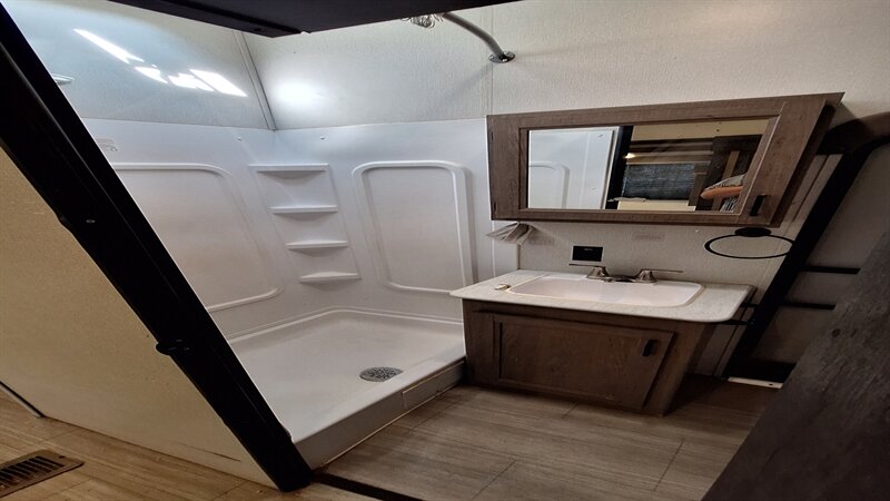 2021 Keystone Hideout 308BHDS - Photo 13 - Liberty, TX 77575