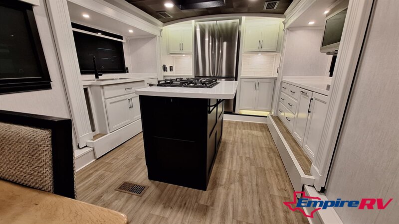 2023 Forest River RIVERSTONE 39RKFB - Photo 9 - Liberty, TX 77575