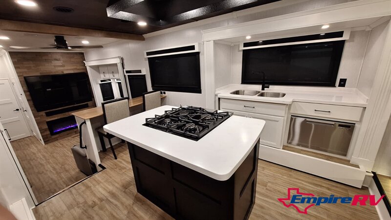 2023 Forest River RIVERSTONE 39RKFB - Photo 10 - Liberty, TX 77575