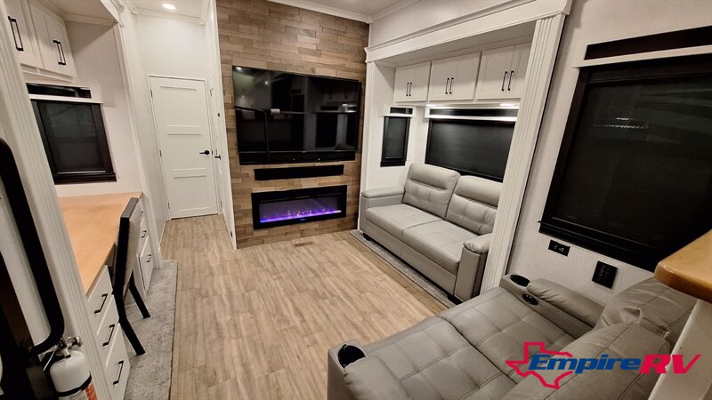 2023 Forest River RIVERSTONE 39RKFB - Photo 8 - Liberty, TX 77575