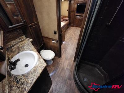 2015 Sundowner 4 HORSE TRAILER   - Photo 13 - Liberty, TX 77575