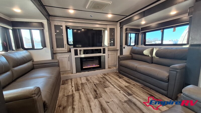 2021 Keystone Montana High Country 377FL - Photo 6 - Liberty, TX 77575