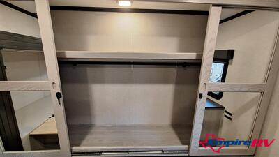 2021 Keystone Montana High Country 377FL - Photo 17 - Liberty, TX 77575