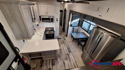 2021 Keystone Montana High Country 377FL - Photo 8 - Liberty, TX 77575