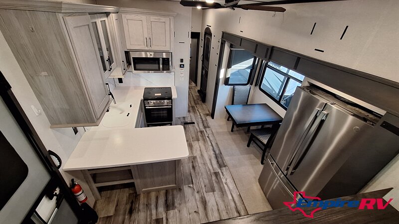 2021 Keystone Montana High Country 377FL - Photo 8 - Liberty, TX 77575