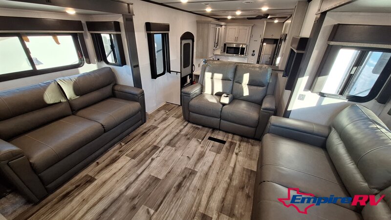 2021 Keystone Montana High Country 377FL - Photo 7 - Liberty, TX 77575