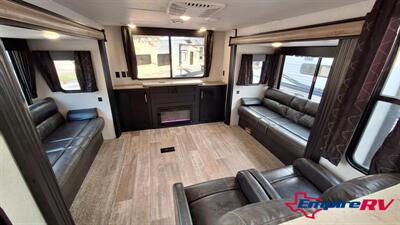 2021 Forest River CHEROKEE   - Photo 8 - Liberty, TX 77575