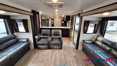 2021 Forest River CHEROKEE   - Photo 11 - Liberty, TX 77575