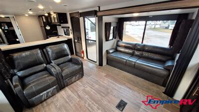 2021 Forest River CHEROKEE   - Photo 13 - Liberty, TX 77575