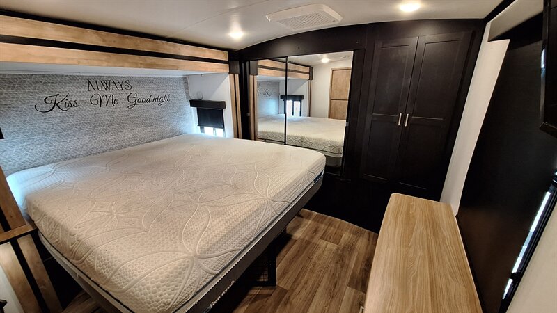 2023 Keystone Outback 328RL - Photo 14 - Liberty, TX 77575