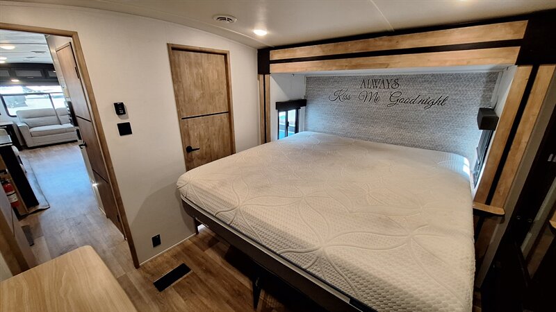 2023 Keystone Outback 328RL - Photo 15 - Liberty, TX 77575