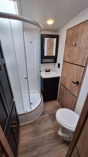 2023 Keystone Outback 328RL - Photo 13 - Liberty, TX 77575