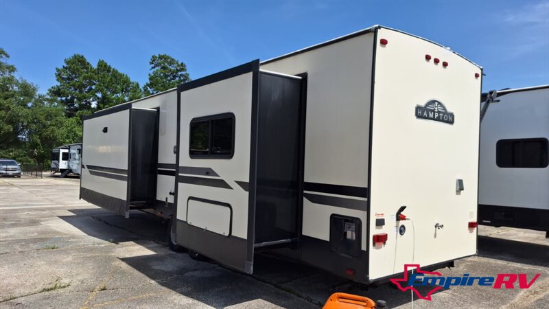 2018 Cruiser RV HAMPTON 360FDD - Photo 3 - Liberty, TX 77575