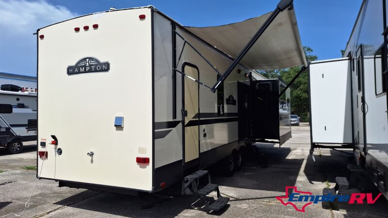 2018 Cruiser RV HAMPTON 360FDD - Photo 6 - Liberty, TX 77575