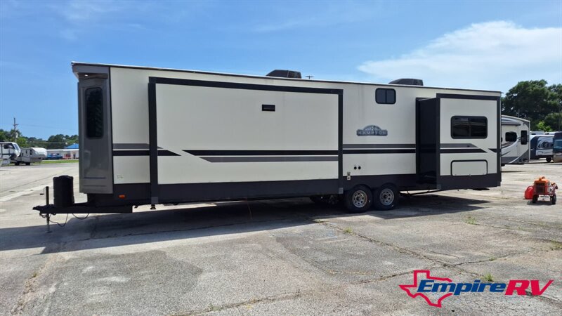 2018 Cruiser RV HAMPTON 360FDD - Photo 2 - Liberty, TX 77575