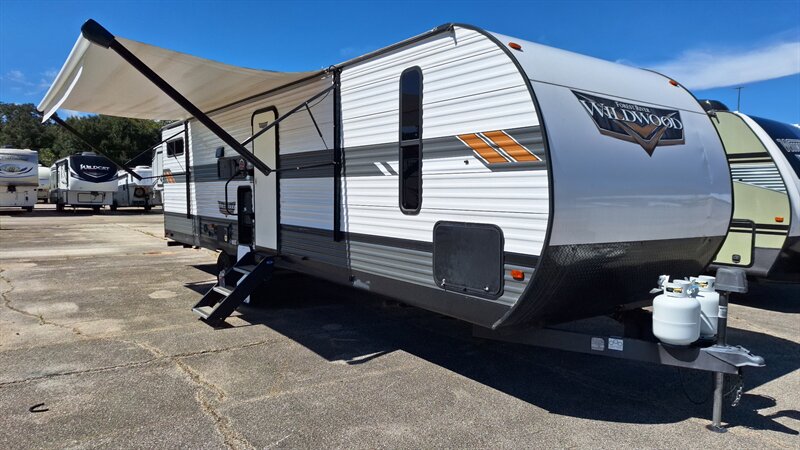 2022 Forest River Wildwood 29VBUD - Photo 3 - Liberty, TX 77575