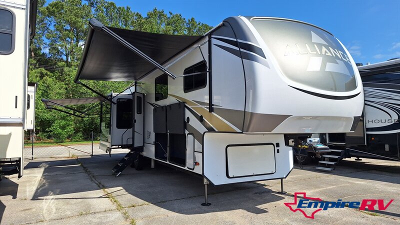 2021 Alliance RV Paradigm   - Photo 1 - Liberty, TX 77575