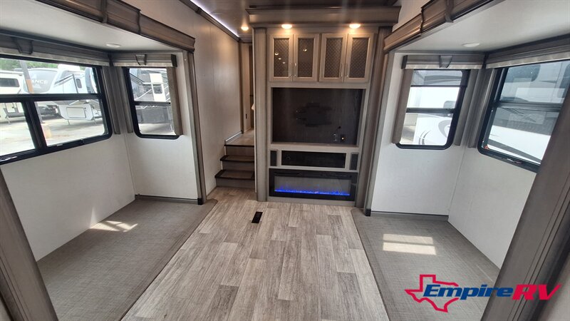 2021 Keystone montana 3741FK - Photo 13 - Liberty, TX 77575