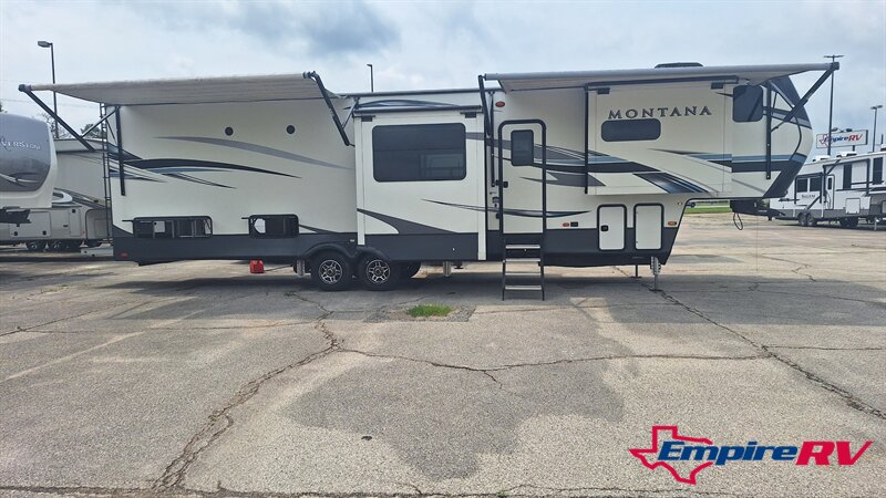 2021 Keystone montana 3741FK   - Photo 1 - Liberty, TX 77575