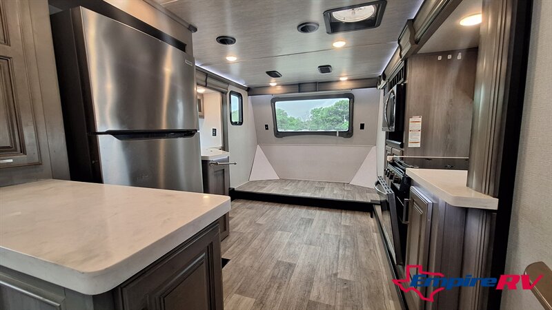 2021 Keystone montana 3741FK - Photo 8 - Liberty, TX 77575