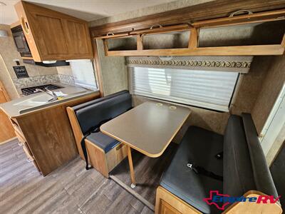 2006 Winnebago Aspect 23D   - Photo 6 - Liberty, TX 77575