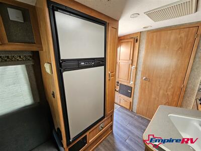 2006 Winnebago Aspect 23D   - Photo 8 - Liberty, TX 77575