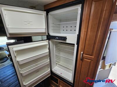 2006 Winnebago Aspect 23D   - Photo 9 - Liberty, TX 77575