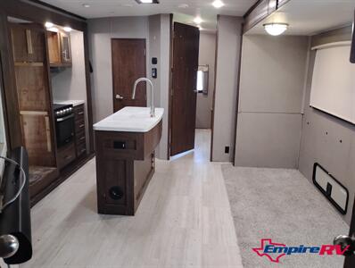 2021 Forest River Rockwood Signature 8327SB   - Photo 7 - Liberty, TX 77575