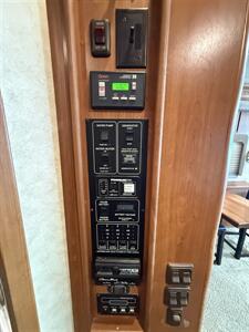 2008 Winnebago JOURNEY 39Z   - Photo 18 - Liberty, TX 77575