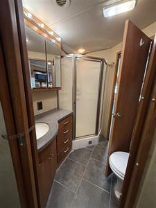 2008 Winnebago JOURNEY 39Z   - Photo 15 - Liberty, TX 77575