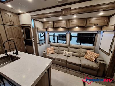 2023 DRV FULLHOUSE LX455   - Photo 11 - Liberty, TX 77575