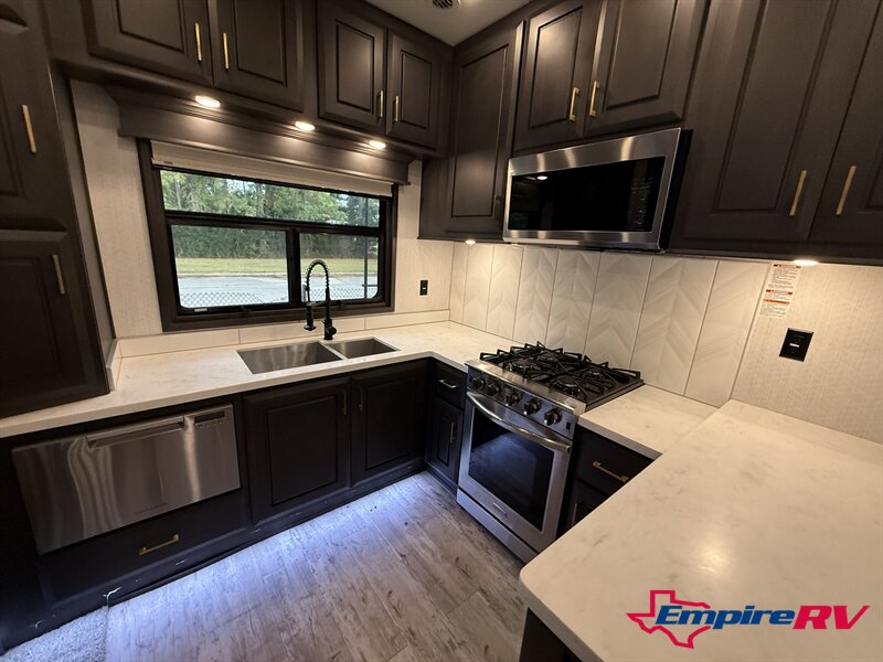 2022 DRV MOBILE SUITES 41RKSB4 - Photo 10 - Liberty, TX 77575