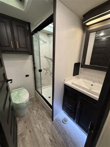 2022 DRV MOBILE SUITES 41RKSB4 - Photo 13 - Liberty, TX 77575