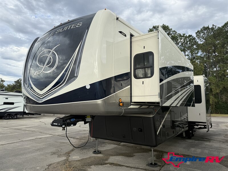 2022 DRV MOBILE SUITES 41RKSB4  