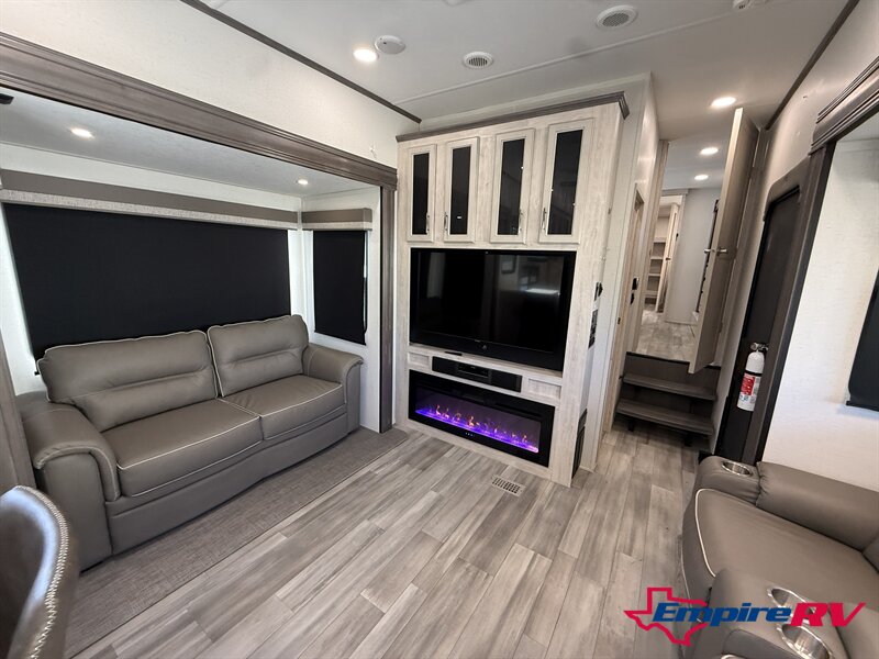 2024 Forest River SIERRA 3800RK 3800RK   - Photo 11 - Liberty, TX 77575