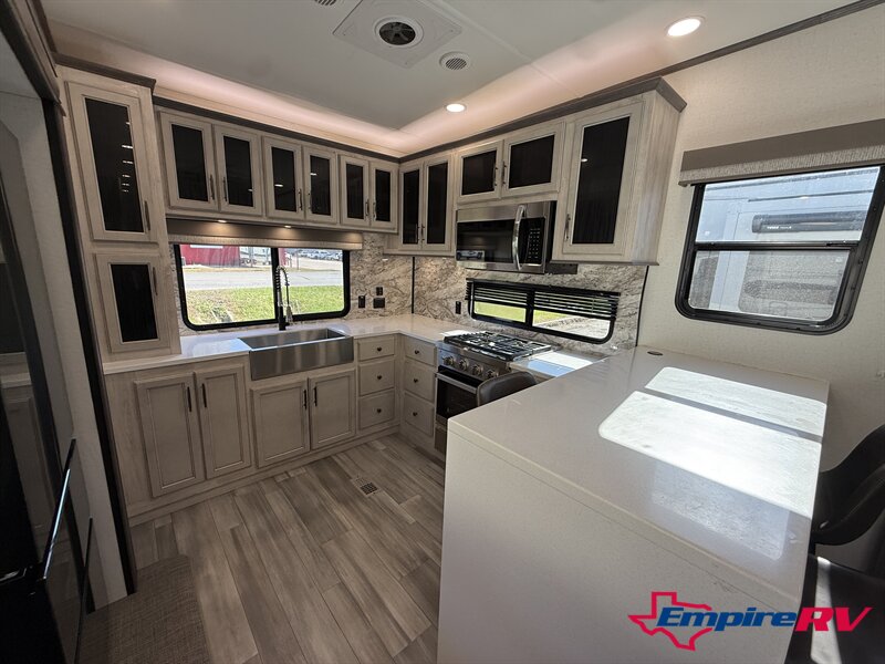 2024 Forest River SIERRA 3800RK 3800RK   - Photo 10 - Liberty, TX 77575