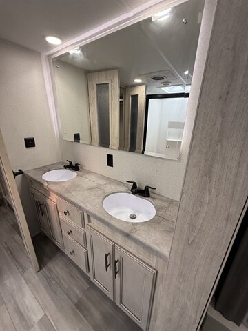 2024 Forest River SIERRA 3800RK 3800RK   - Photo 17 - Liberty, TX 77575