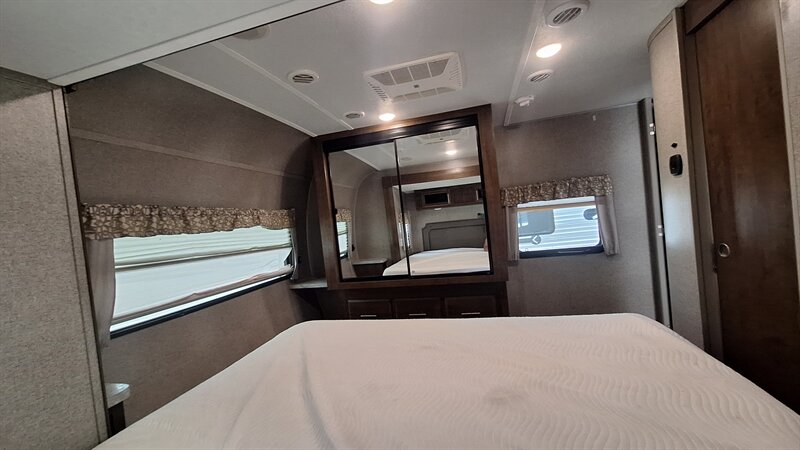 2019 Forest River Rockwood 8329SS - Photo 11 - Oxnard, CA 93030