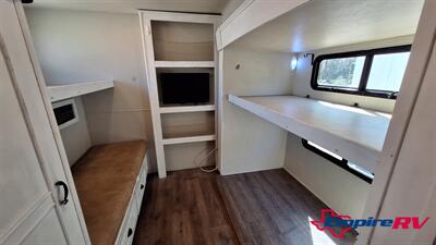 2014 open range Roamer 367BHS   - Photo 10 - Liberty, TX 77575