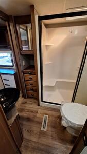 2014 open range Roamer 367BHS   - Photo 17 - Liberty, TX 77575