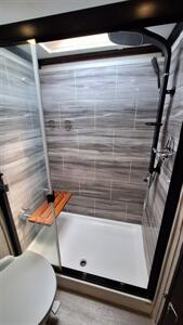 2021 Keystone Redwood 4001LK   - Photo 20 - Oxnard, CA 93030
