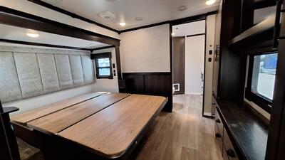 2021 Keystone Redwood 4001LK   - Photo 16 - Oxnard, CA 93030