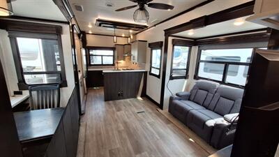 2021 Keystone Redwood 4001LK   - Photo 7 - Oxnard, CA 93030
