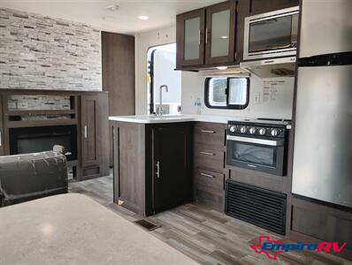 2019 Forest River WILDWOOD 33TS   - Photo 9 - Liberty, TX 77575